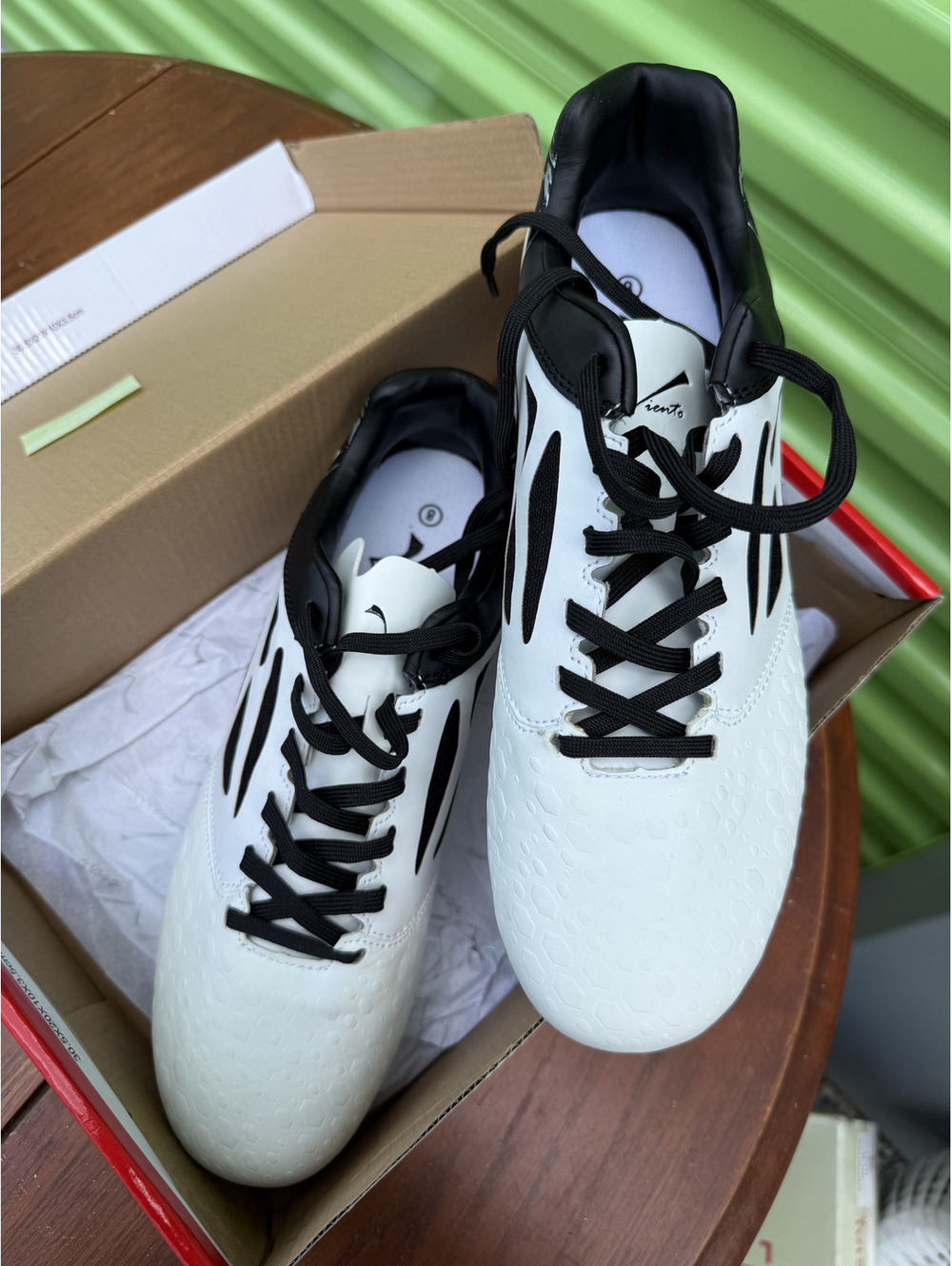 Vicente Men's Soccer Cleats Size 8 White and Black athletic footwear (New )